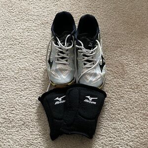 Mizuno White, Black & Yellow Volleyball Shoes with Black Knee Pads